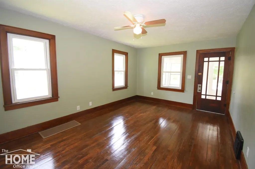1106 Regent Street Lansing City MI 48912