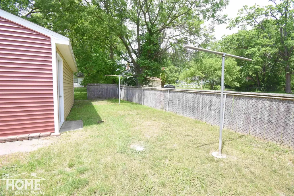 1106 Regent Street Lansing City MI 48912