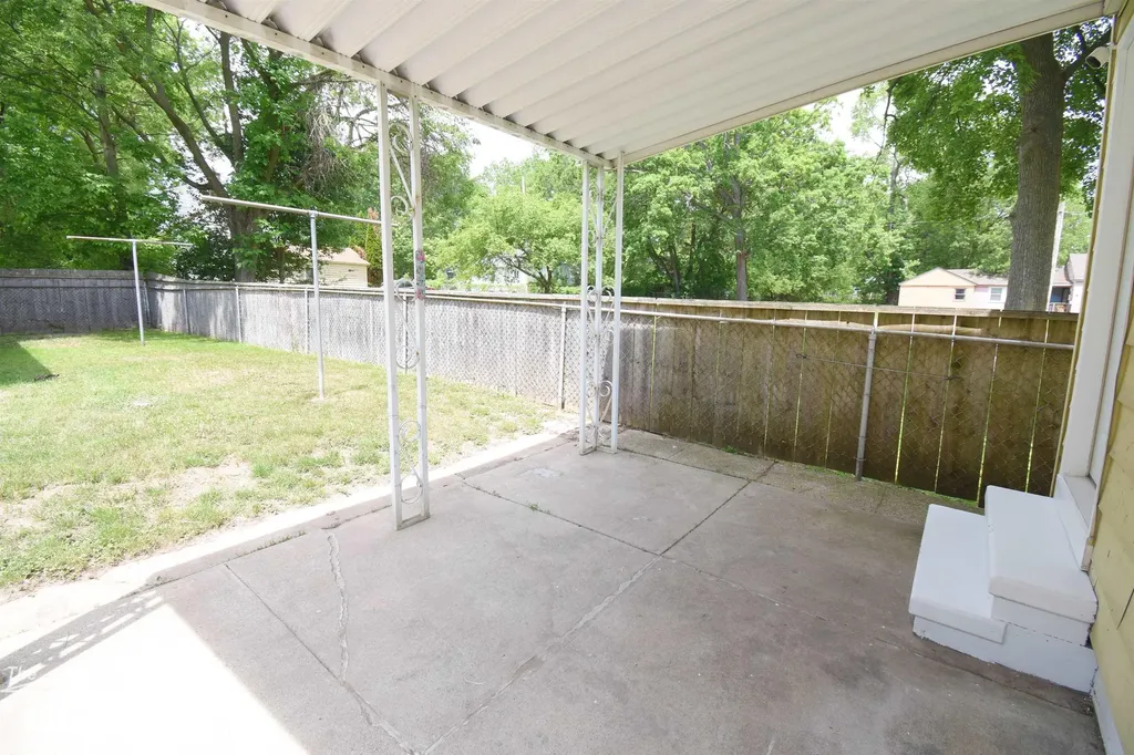 1106 Regent Street Lansing City MI 48912