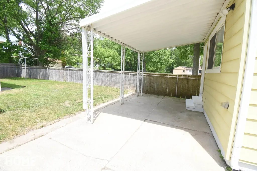 1106 Regent Street Lansing City MI 48912