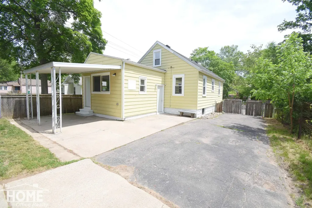 1106 Regent Street Lansing City MI 48912