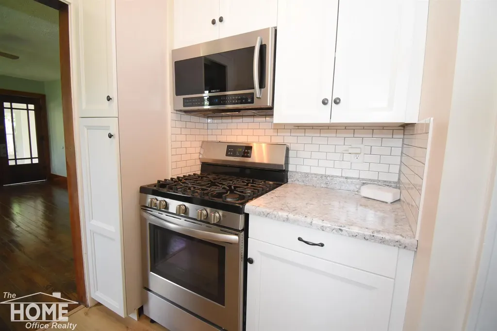 1106 Regent Street Lansing City MI 48912