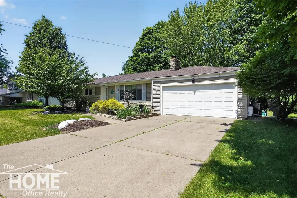 1208 Harding Avenue Owosso City MI 48867