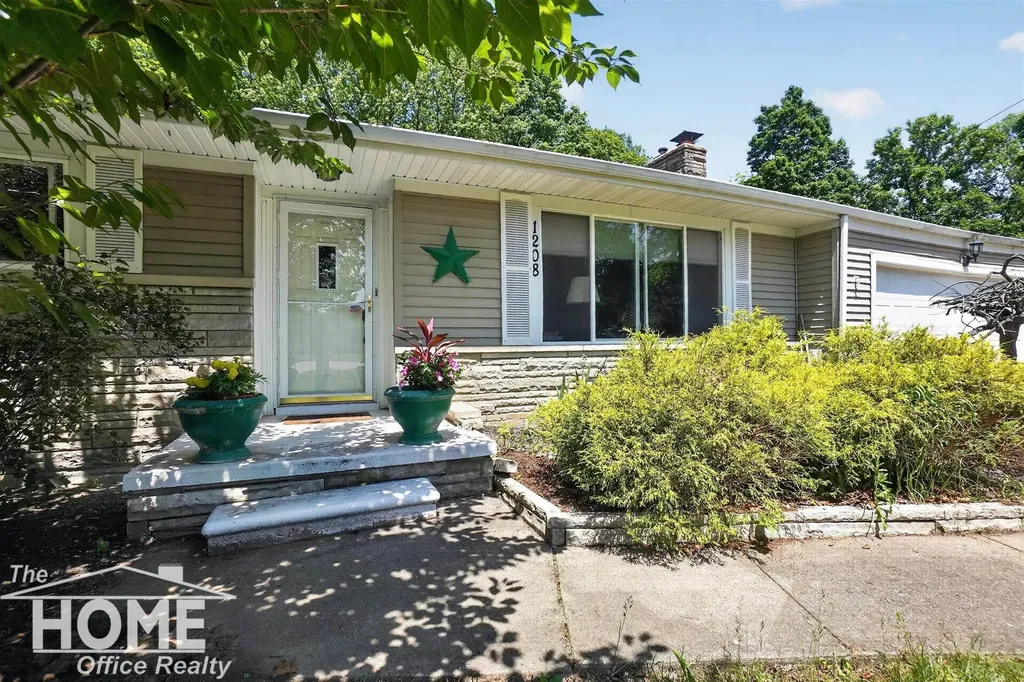 1208 Harding Avenue Owosso City MI 48867
