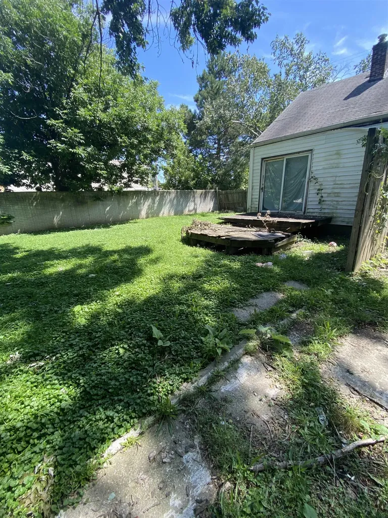 1028 Campbell Street Flint City MI 48507