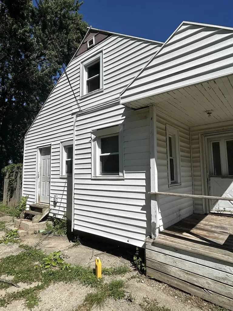 1028 Campbell Street Flint City MI 48507