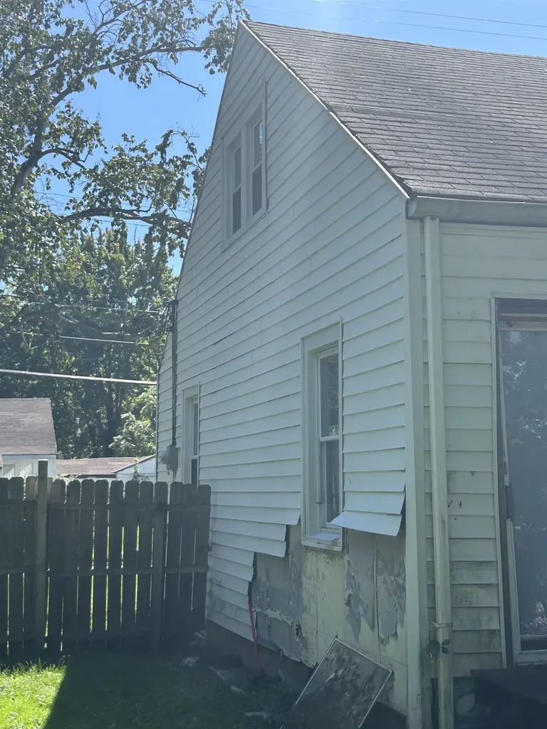 1028 Campbell Street Flint City MI 48507