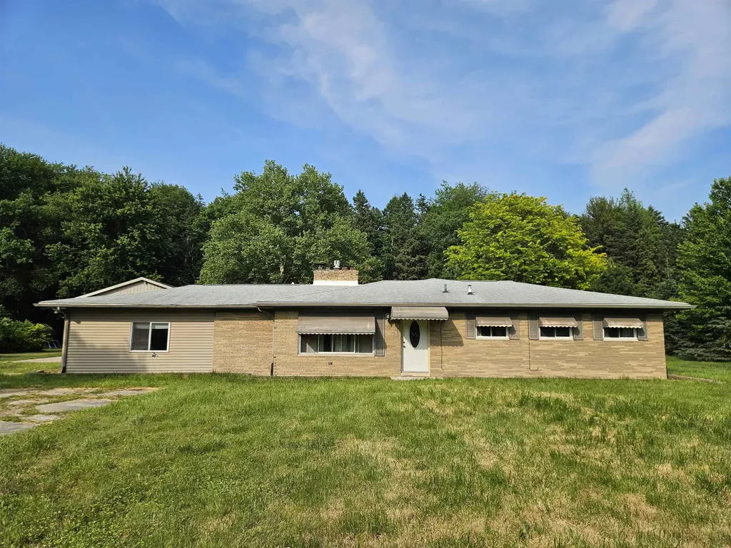 8525 Dixie Highway Birch Run Township MI 48415