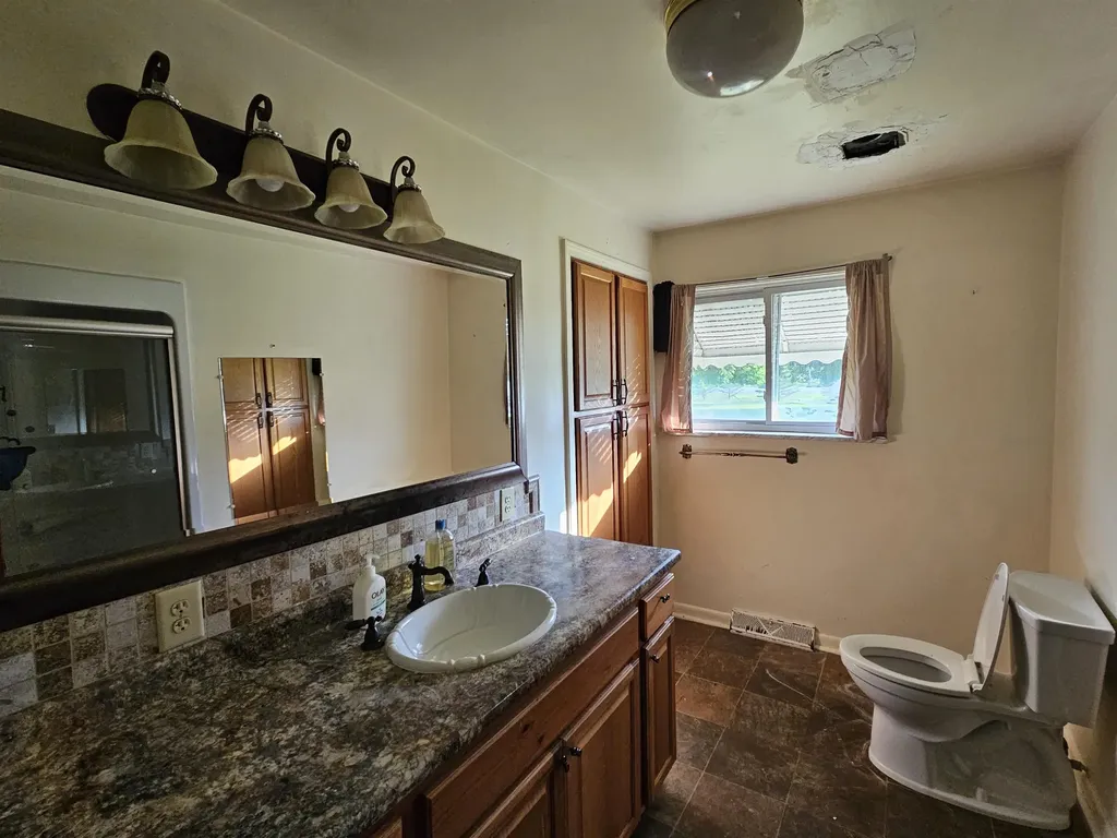 8525 Dixie Highway Birch Run Township MI 48415