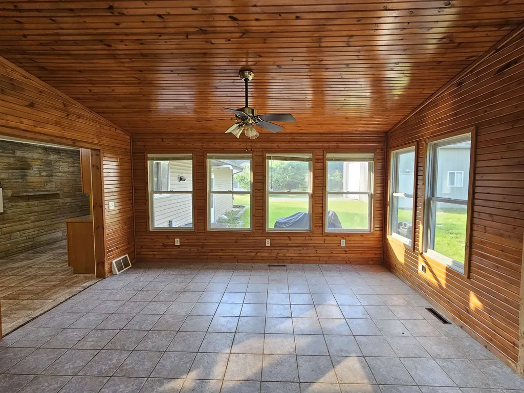 8525 Dixie Highway Birch Run Township MI 48415