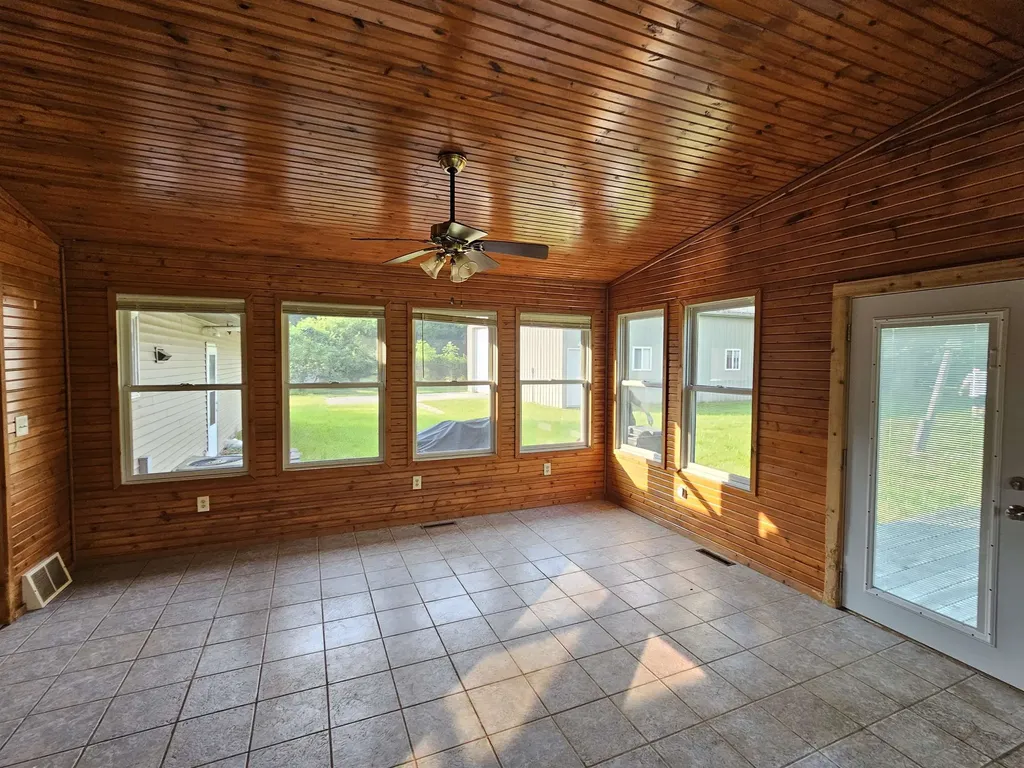 8525 Dixie Highway Birch Run Township MI 48415