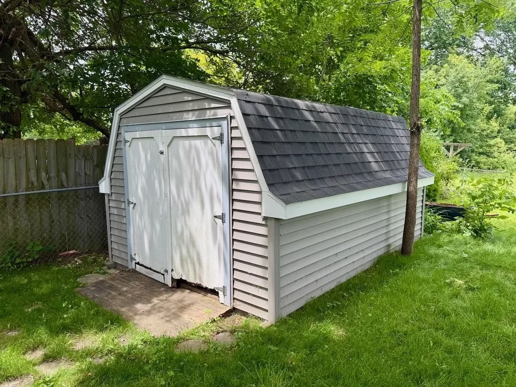 605 E Liberty Street Chesaning Village MI 48616