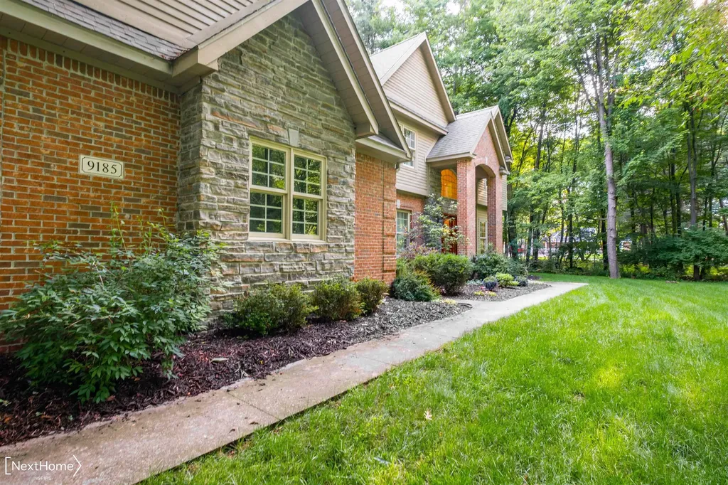 9185 North Island Drive Flushing Charter Township MI 48433
