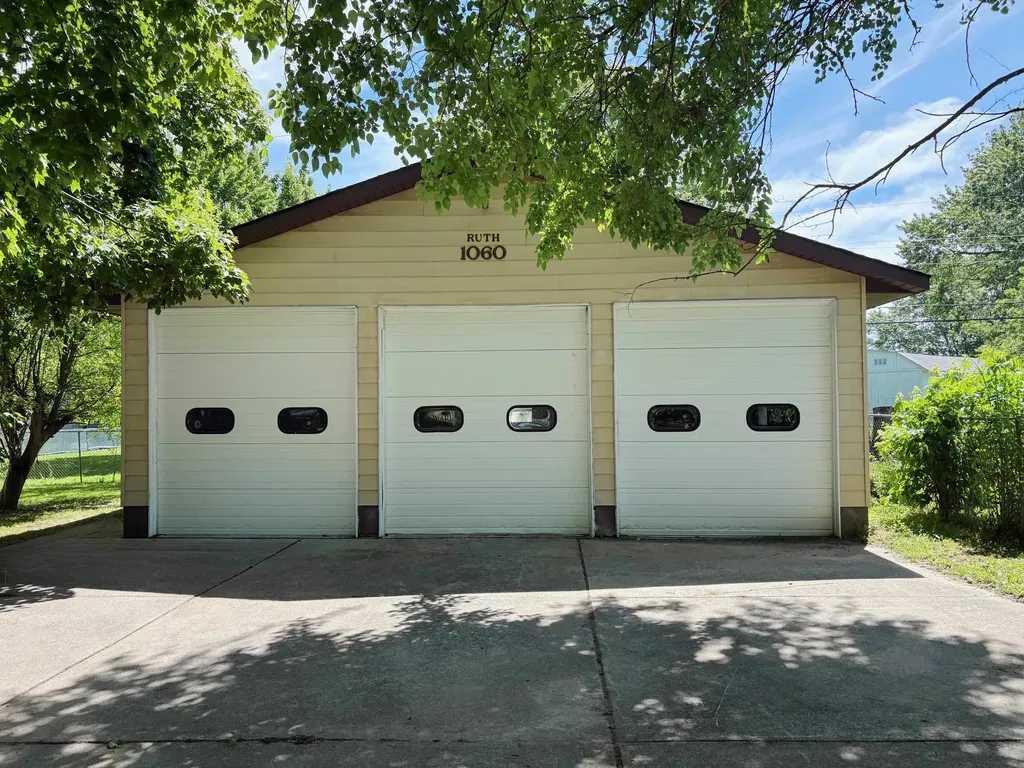 1060 Pawnee Drive Burton City MI 48509