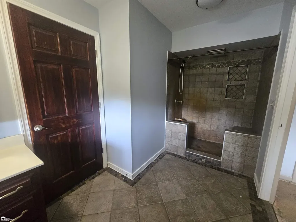 819 W Summit Street Vernon Township MI 48429