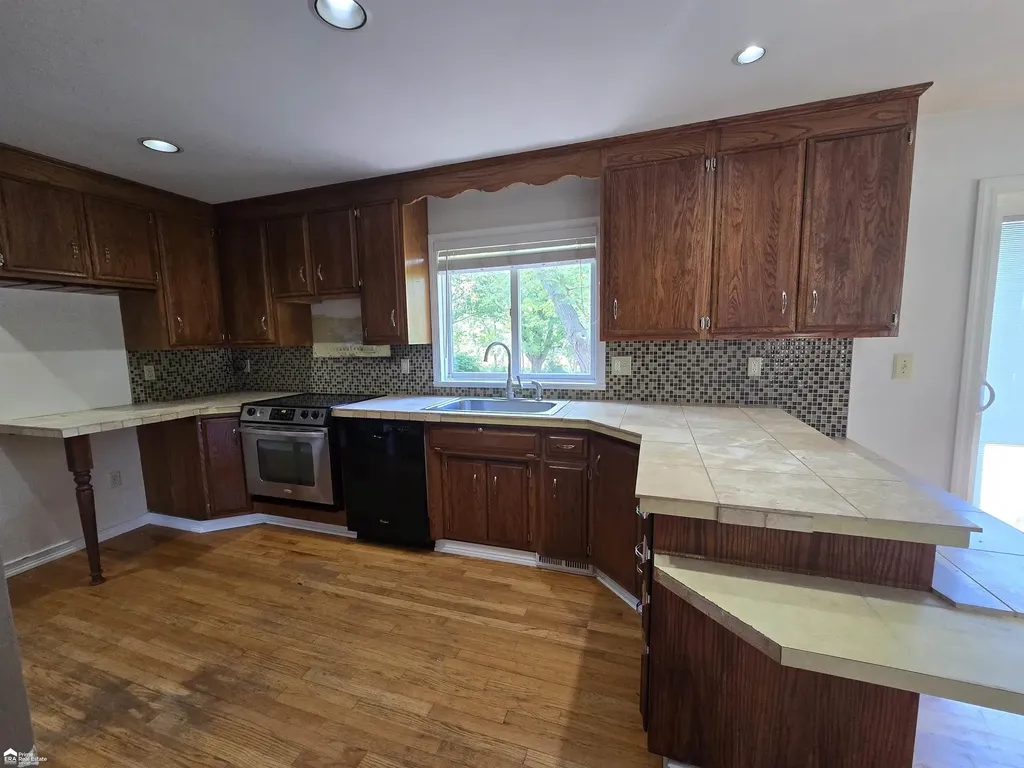 819 W Summit Street Vernon Township MI 48429