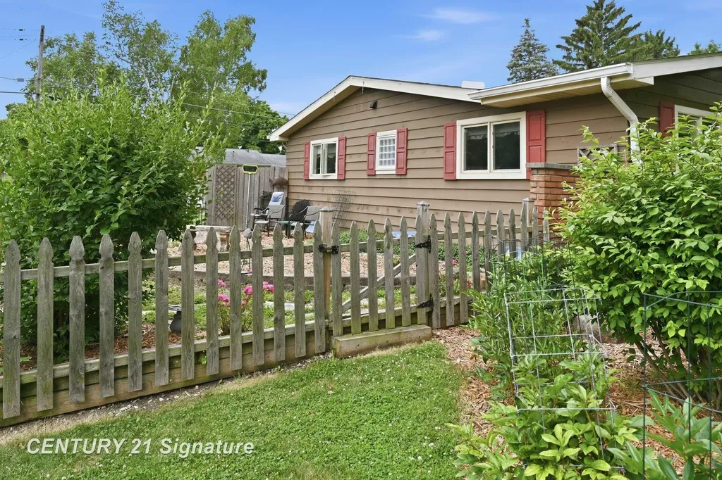 1226 Clearview Drive Flushing City MI 48433