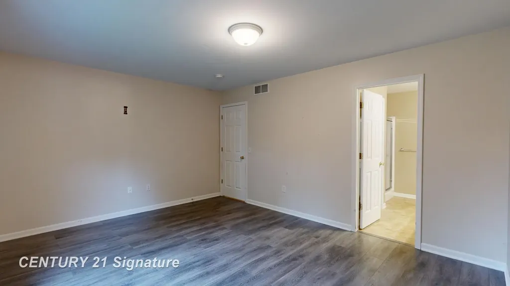 1324 Carpathian Way Vienna Charter Township MI 48420