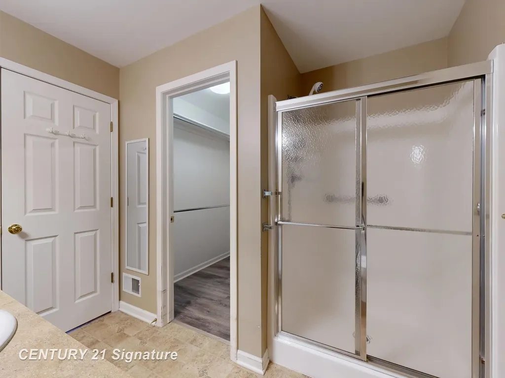 1324 Carpathian Way Vienna Charter Township MI 48420