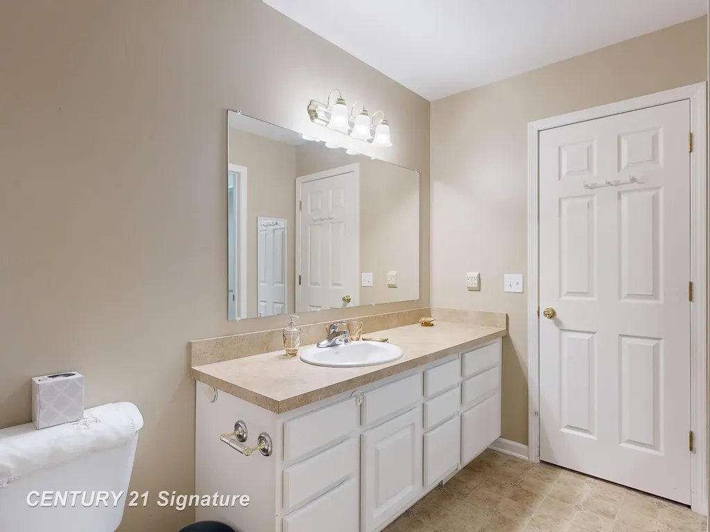 1324 Carpathian Way Vienna Charter Township MI 48420