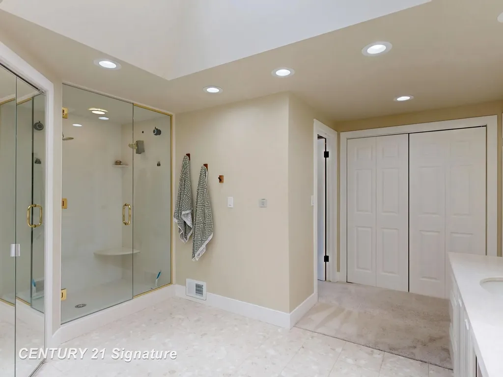 7492 River Road Flushing Charter Township MI 48433