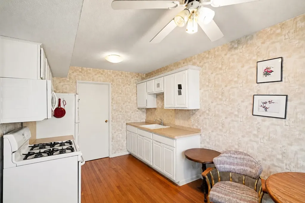 39762 Village Wood Circle Novi City MI 48375