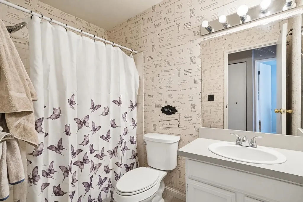 39762 Village Wood Circle Novi City MI 48375