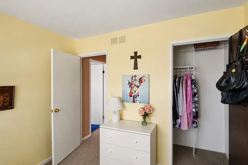 39762 Village Wood Circle Novi City MI 48375