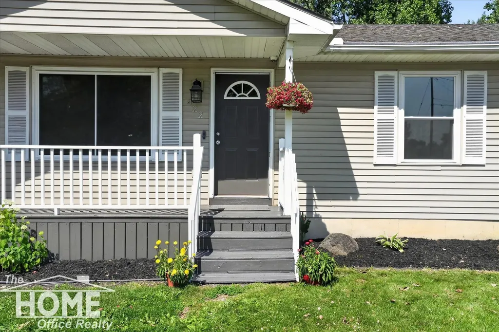 422 S Williams Street Perry City MI 48872