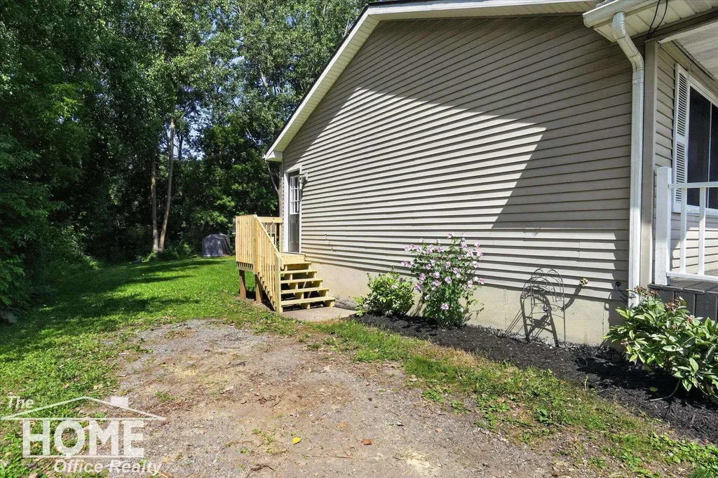 422 S Williams Street Perry City MI 48872