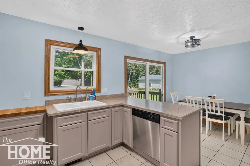 422 S Williams Street Perry City MI 48872
