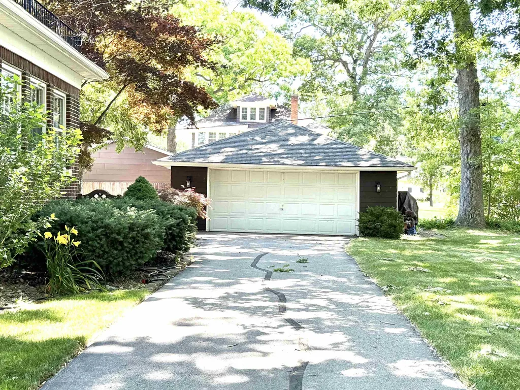 654 First Street Owosso City MI 48867