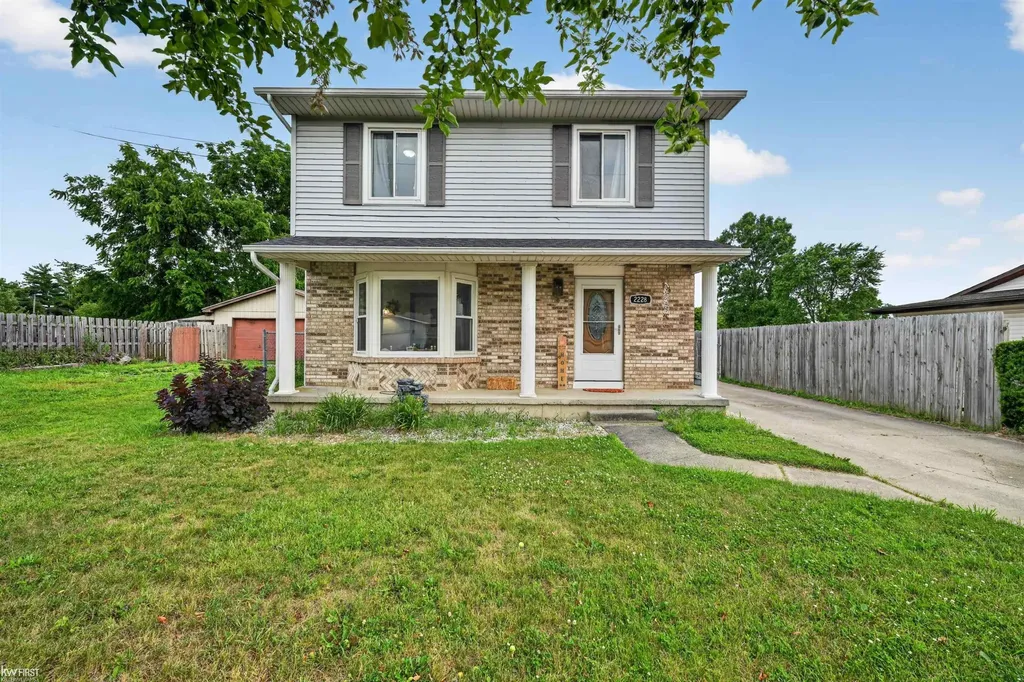 2228 Mclaren Street Burton City MI 48529