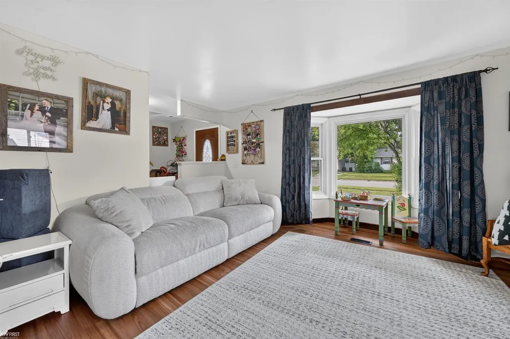 2228 Mclaren Street Burton City MI 48529