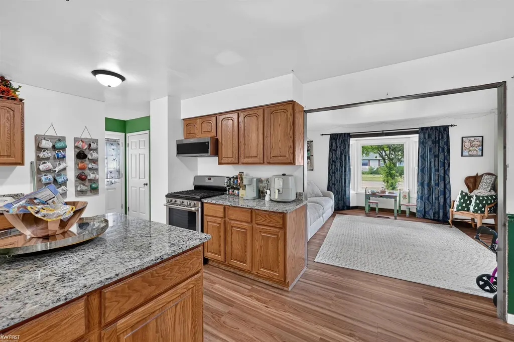 2228 Mclaren Street Burton City MI 48529