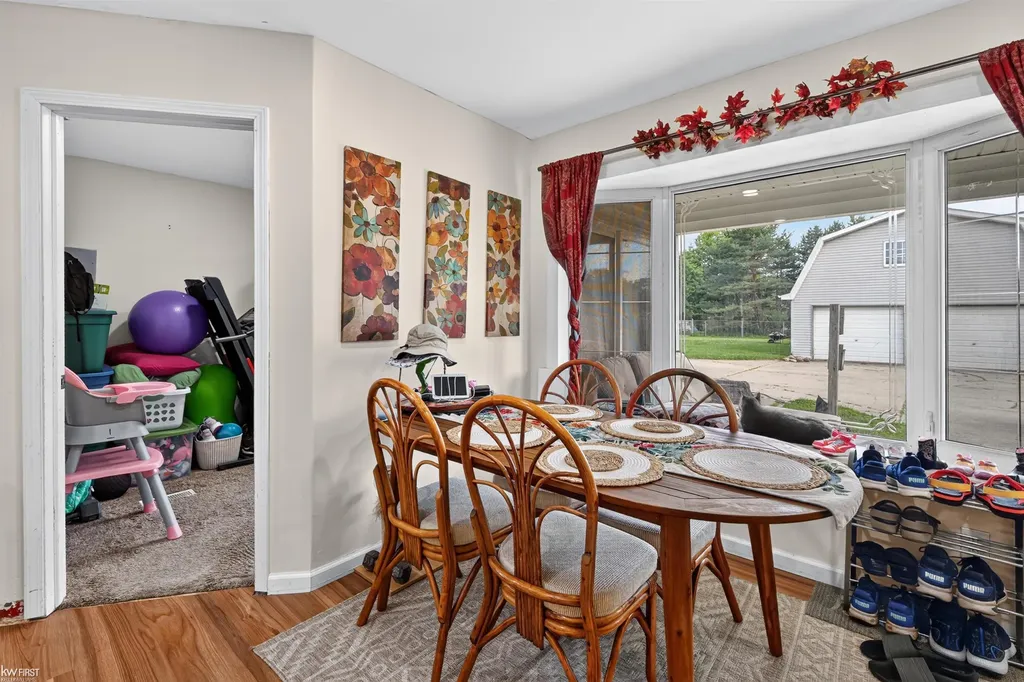 2228 Mclaren Street Burton City MI 48529