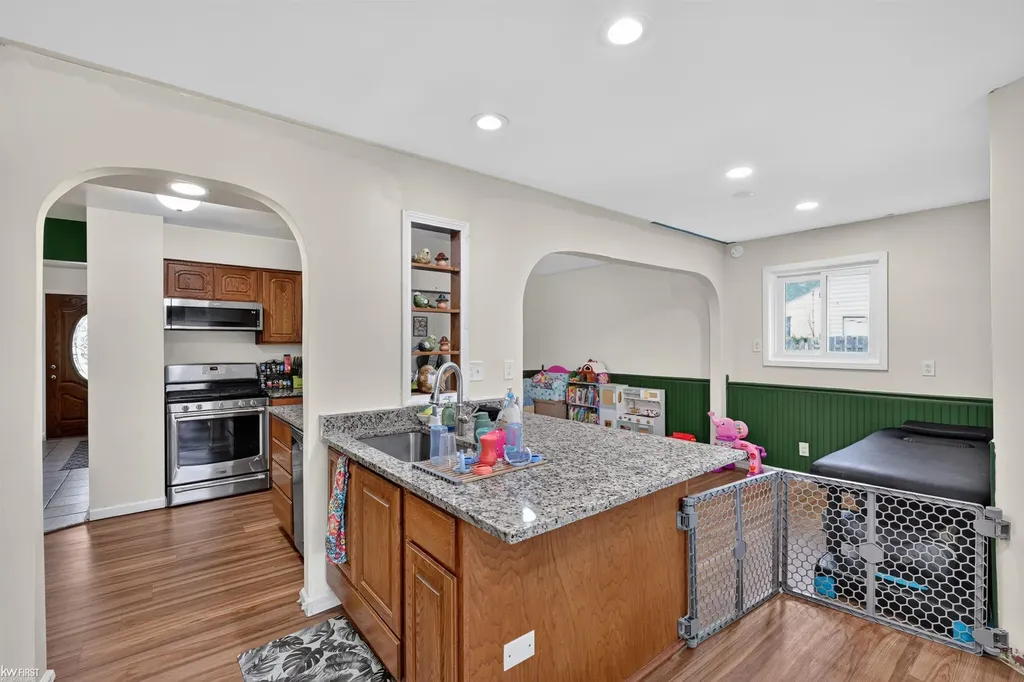 2228 Mclaren Street Burton City MI 48529
