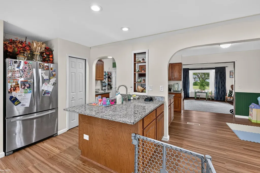2228 Mclaren Street Burton City MI 48529