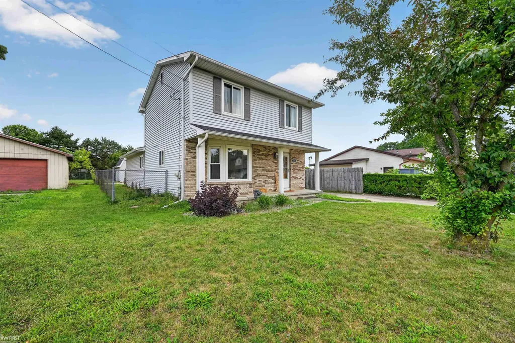 2228 Mclaren Street Burton City MI 48529
