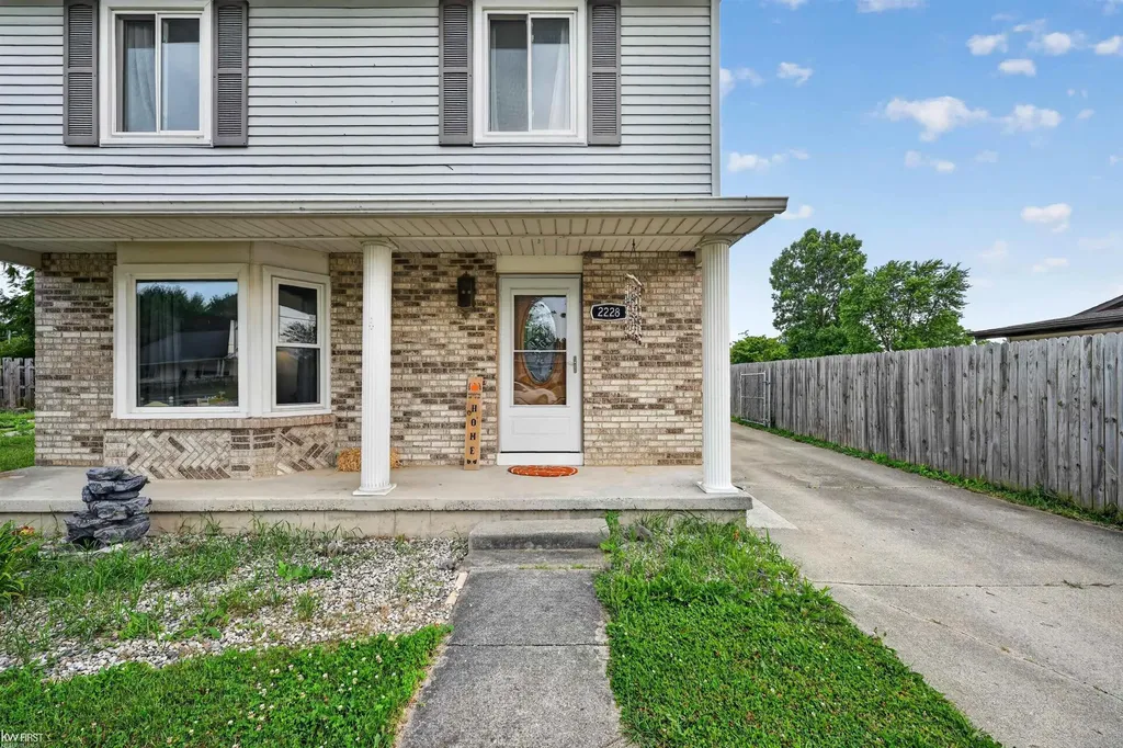 2228 Mclaren Street Burton City MI 48529