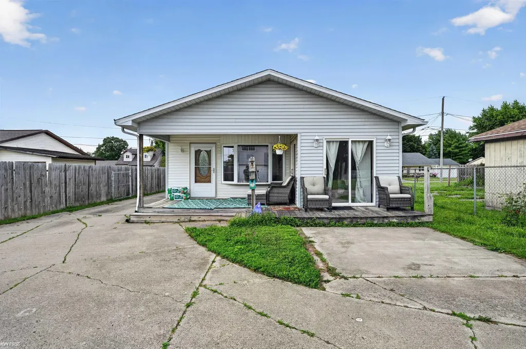 2228 Mclaren Street Burton City MI 48529