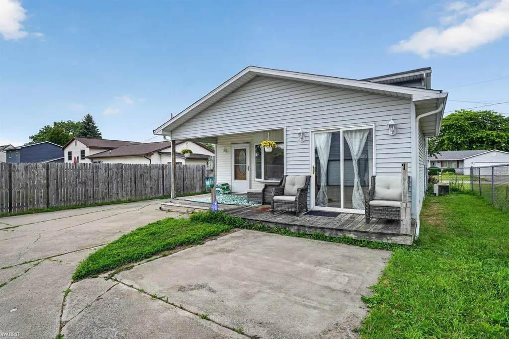 2228 Mclaren Street Burton City MI 48529