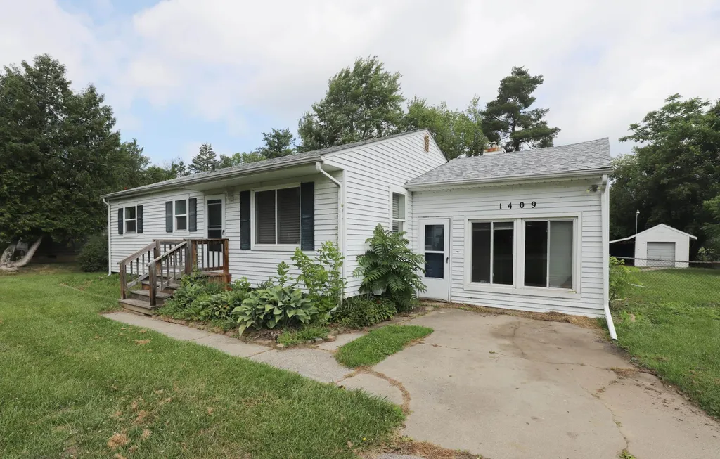 1409 Coutant Street Flushing City MI 48433