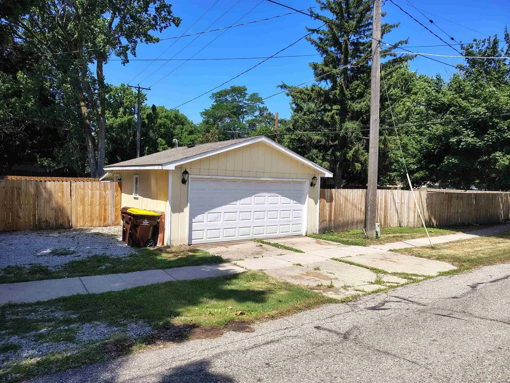 315 E Main Street Vernon Village MI 48476