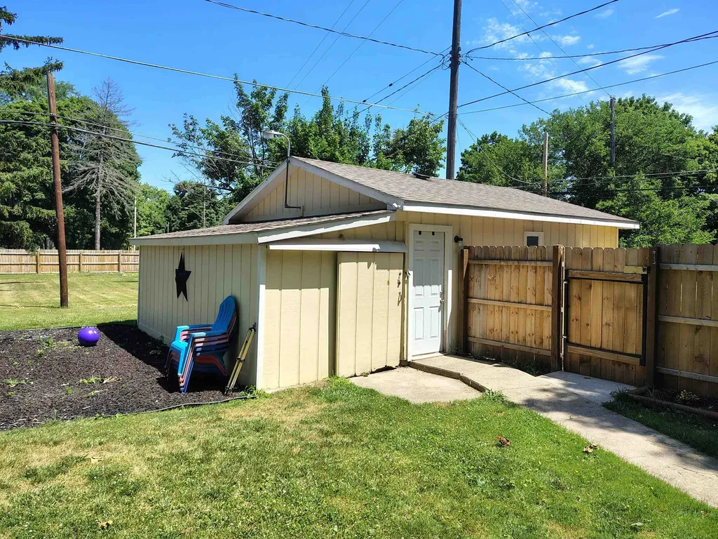 315 E Main Street Vernon Village MI 48476