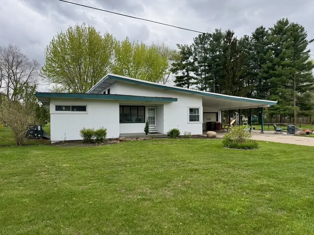 710 E Broad Street Chesaning Village MI 48616