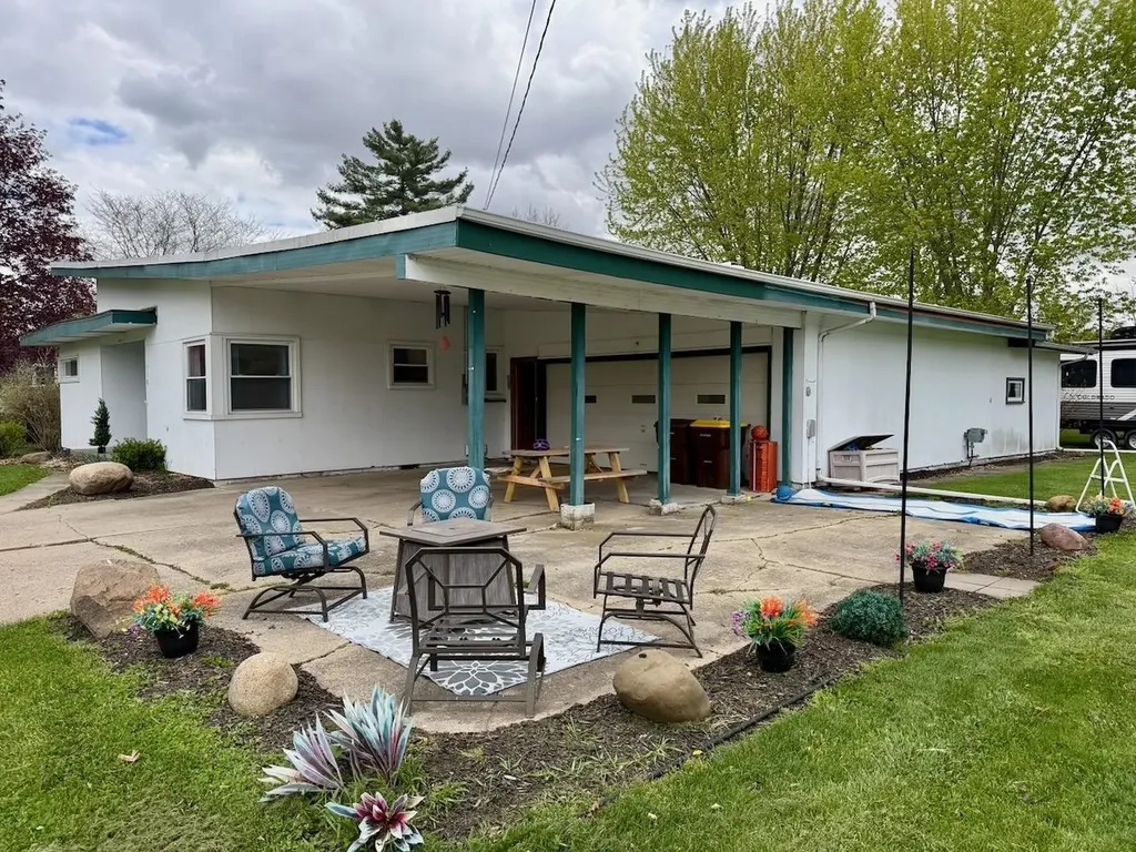 710 E Broad Street Chesaning Village MI 48616