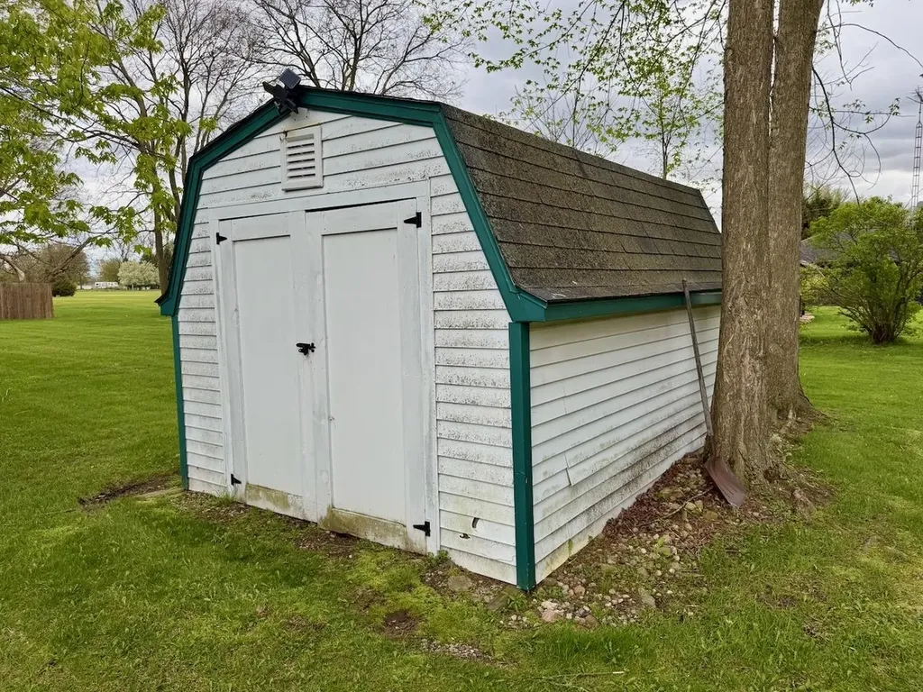 710 E Broad Street Chesaning Village MI 48616