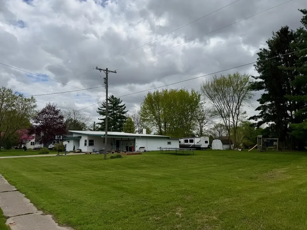 710 E Broad Street Chesaning Village MI 48616