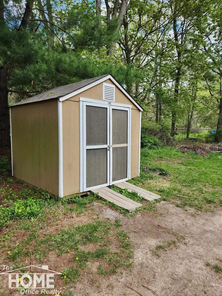7405 W Lansing Road Perry Township MI 48872